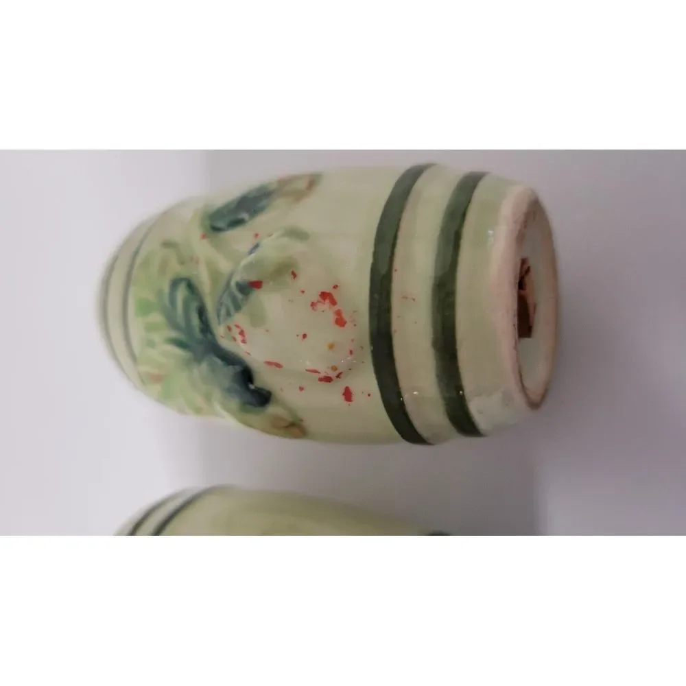 vintage salt and pepper‎ shakers Strawberries